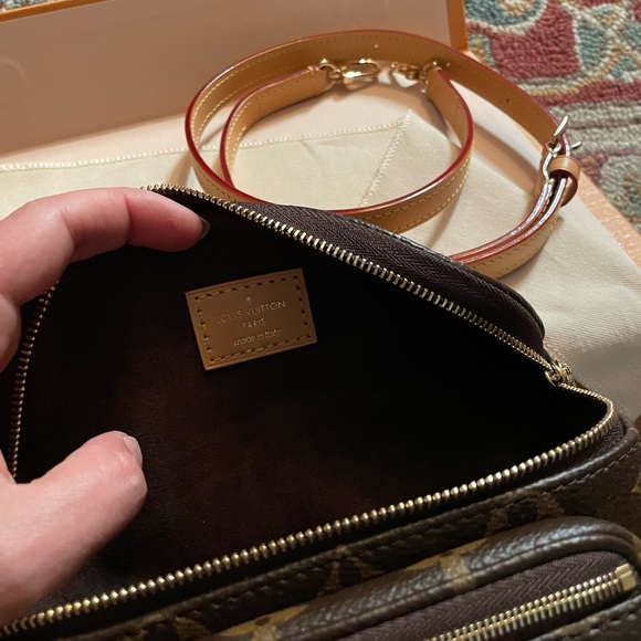 ❌SOLD OUT❌Louis Vuitton Monogram Mini Bumbag - Picture 7 of 10